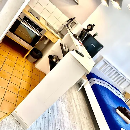 Cezanne Studio Apartment *