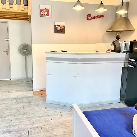 Cezanne Studio Apartment *